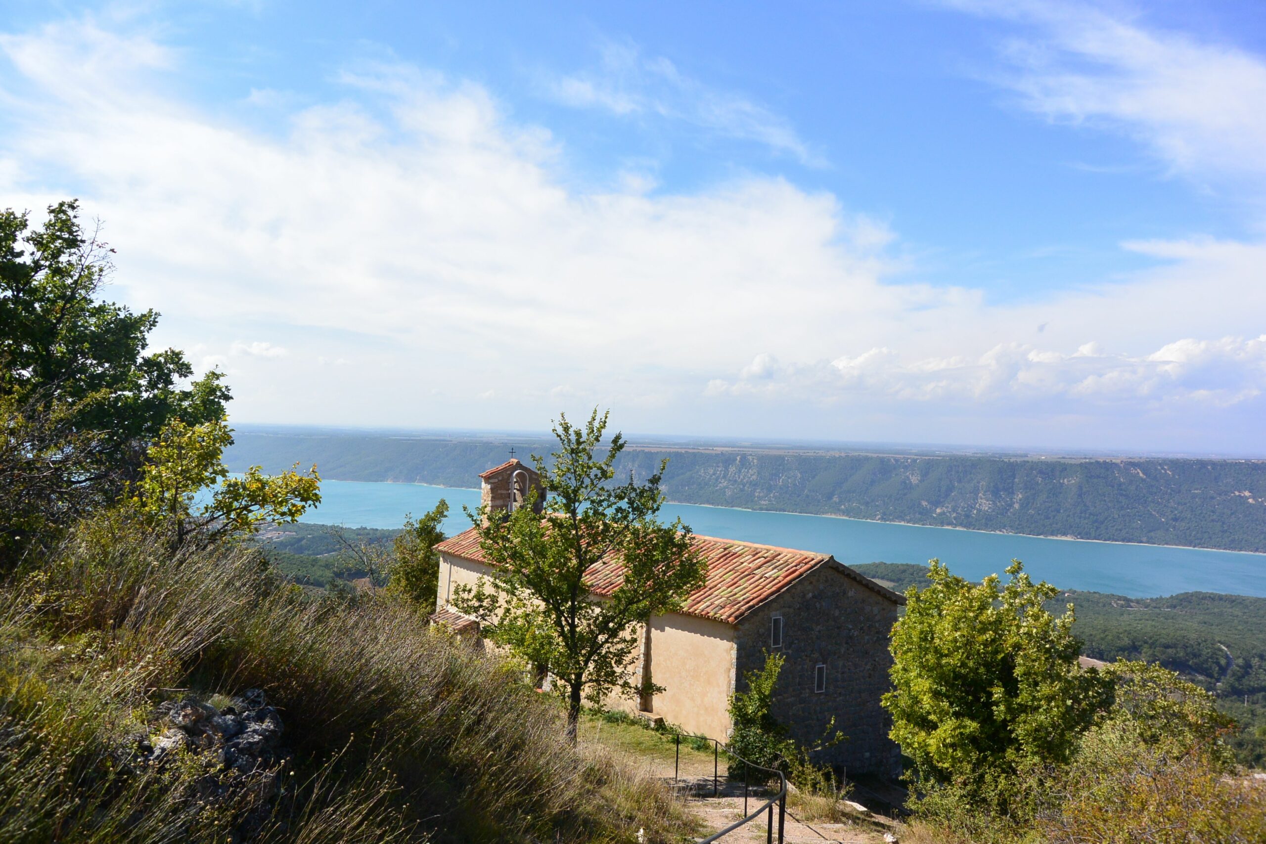 Chapelle Saint Pierre, au dessus du village d'Aiguines