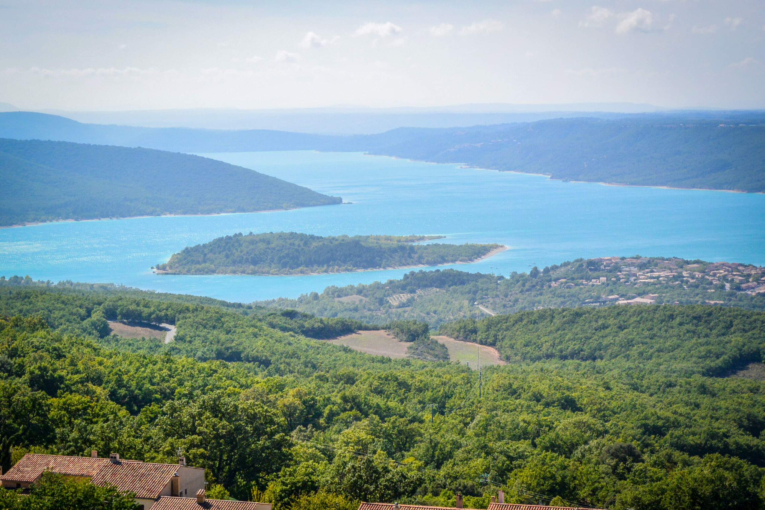 Vue du lac de Ste Croix depuis le Margès