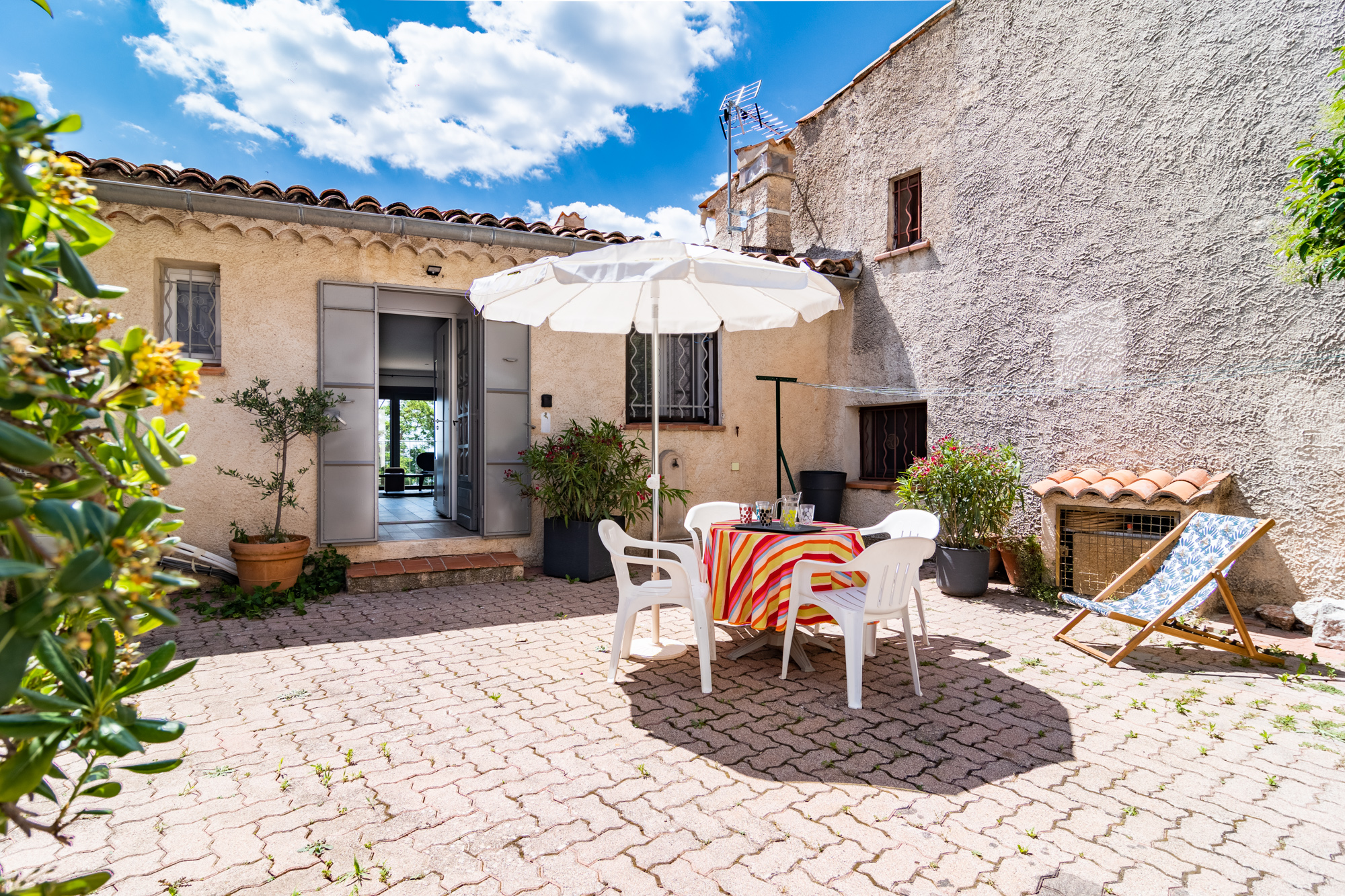 appartement Cigales, vues de l'extérieur: la terrasse