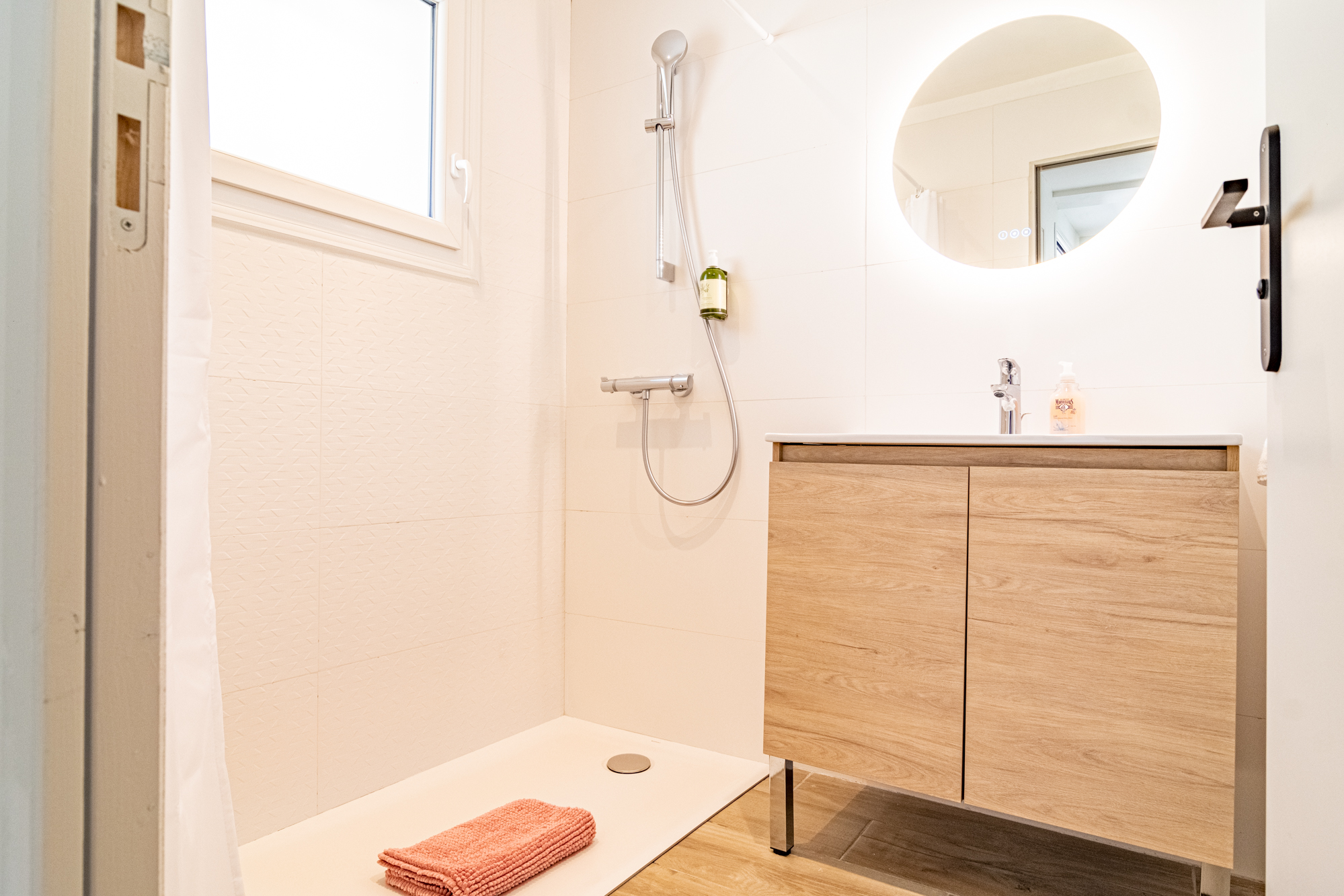 appartement Cigales, vues de l'intérieur : salle de bain