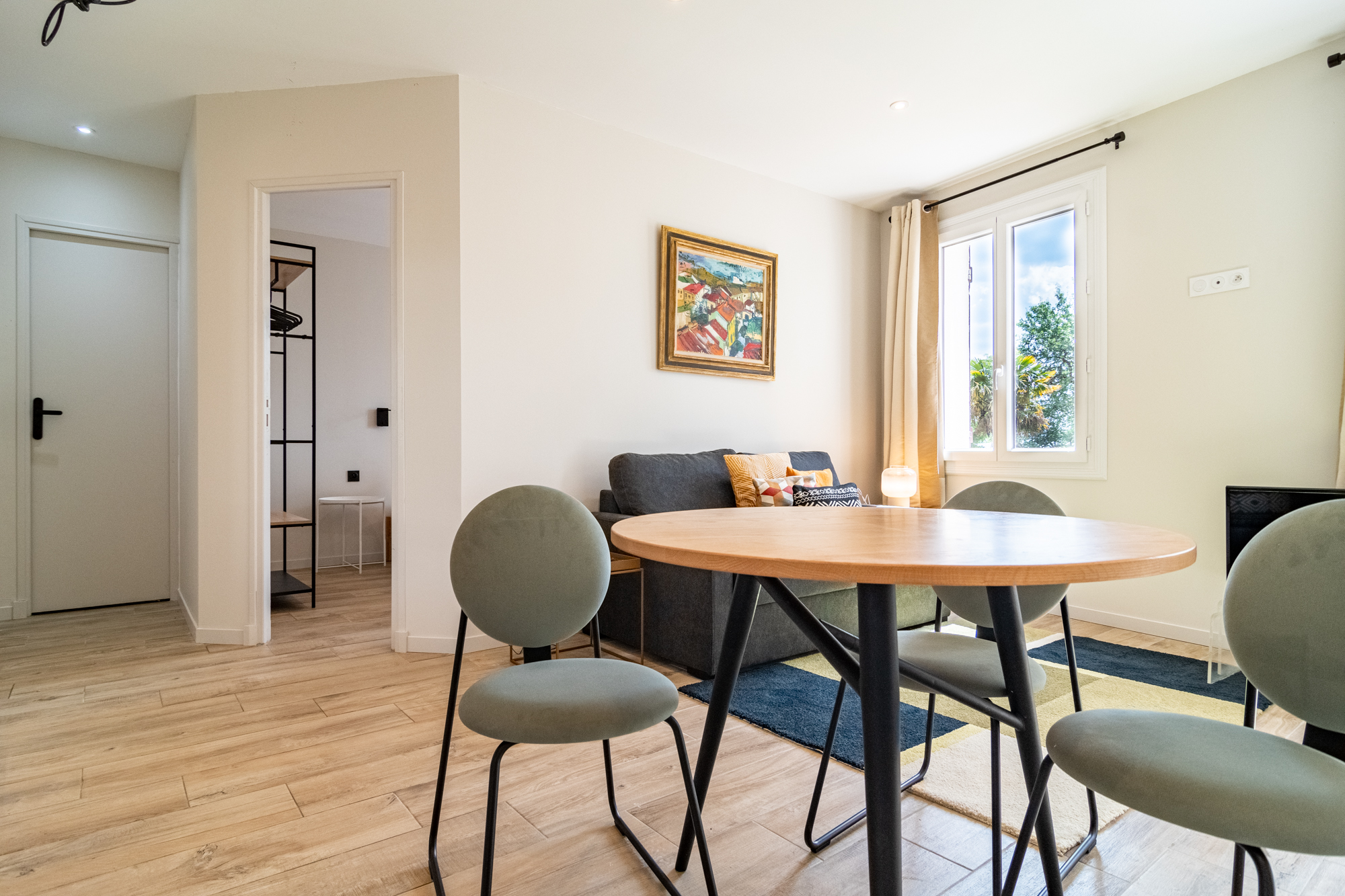 appartement Olive, vues de l'intérieur : coin repas